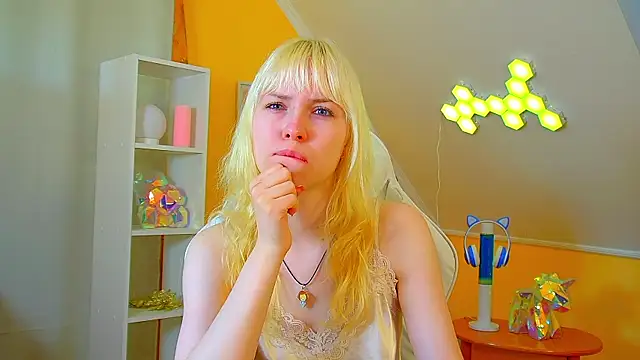 Snapshot of HannahHollis chatting on 16, 7, 2026 HannahHollis online show from 16, 7, 2026
