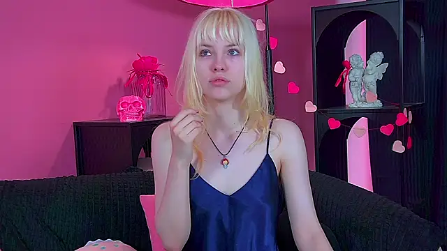 Snapshot of HannahHollis chatting on 18, 7, 2026 HannahHollis online show from 18, 7, 2026