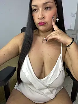 Snapshot of Simplemente_Aurora chatting on 21, 5, 2026 Simplemente Aurora online show from 21, 5, 2026