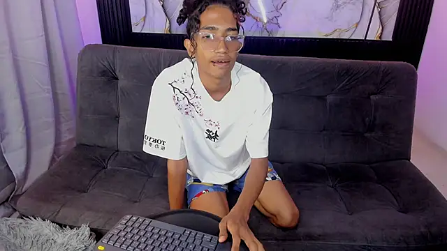 Snapshot of triiangel_latinboy chatting on 25, 5, 2026 triiangel latinboy online show from 25, 5, 2026