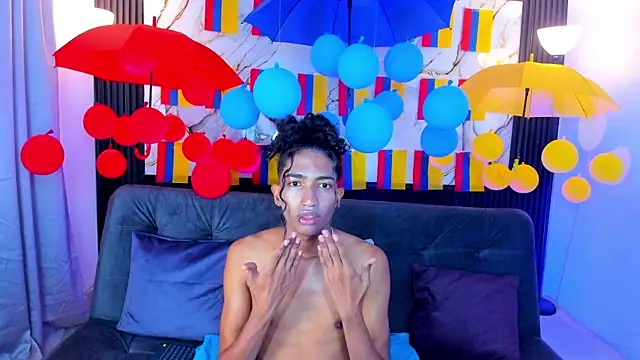 triiangel latinboy online show from 18, 6, 2026