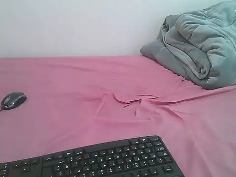 Snapshot of MsLaura24 chatting on 11, 4, 2026 MsLaura24 online show from 11, 4, 2026