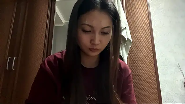 MiaPoison online show from 8, 5, 2026
