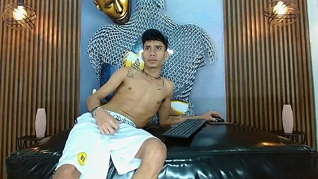 Skinny cute Alyer online show from 25, 4, 2026