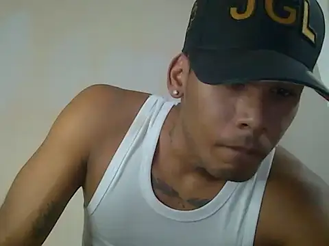 sexy-athletic-guy online show from 11, 4, 2026