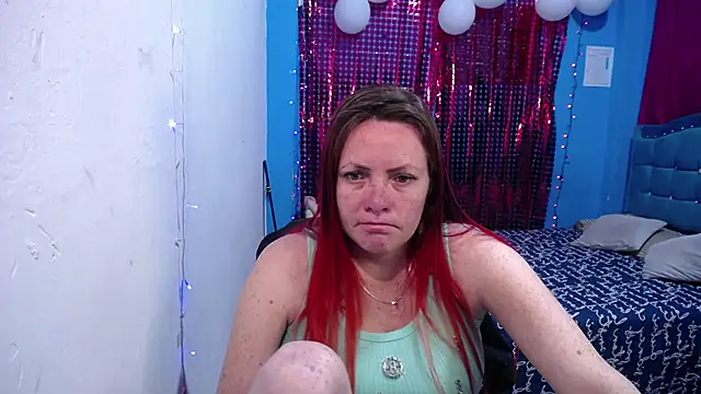 Snapshot of carolinhe26 chatting on 26, 4, 2026 carolinhe26 online show from 26, 4, 2026