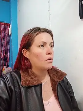 Snapshot of carolinhe26 chatting on 7, 5, 2026 carolinhe26 online show from 7, 5, 2026
