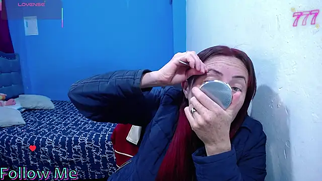 Snapshot of carolinhe26 chatting on 23, 5, 2026 carolinhe26 online show from 23, 5, 2026
