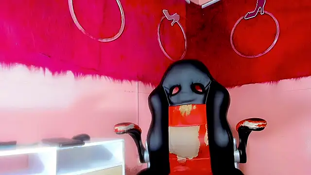 Leonela Castro  online show from 18, 4, 2026