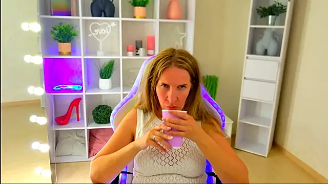 MollyLoll online show from 1, 7, 2026