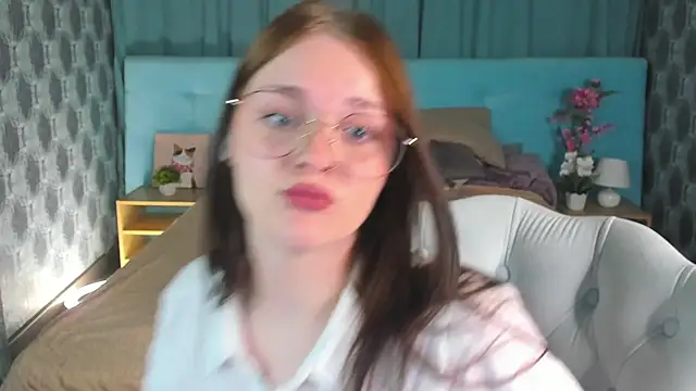 Snapshot of Emilly_Hiil chatting on 18, 5, 2026 Emilly Hiil online show from 18, 5, 2026