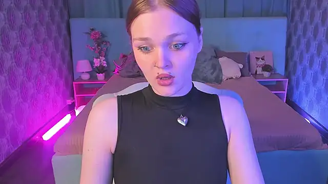 Snapshot of Emilly_Hiil chatting on 4, 6, 2026 Emilly Hiil online show from 4, 6, 2026