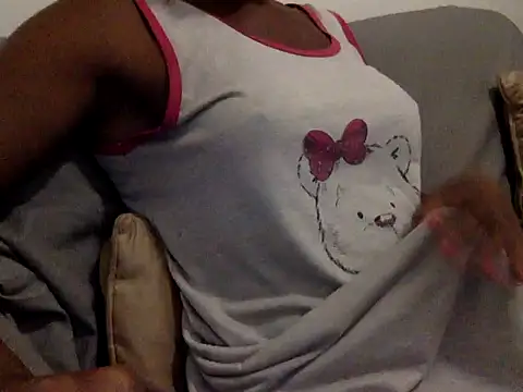Snapshot of RayanneCampbell-25cm chatting on 3, 5, 2026 RayanneCampbell-25cm online show from 3, 5, 2026