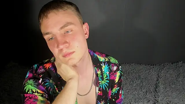 Snapshot of avrions chatting on 15, 4, 2026 avrions online show from 15, 4, 2026