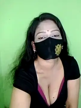 Snapshot of black-woman chatting on 19, 4, 2026 black-woman online show from 19, 4, 2026