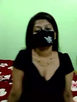 Snapshot of black-woman chatting on 14, 5, 2026 black-woman online show from 14, 5, 2026