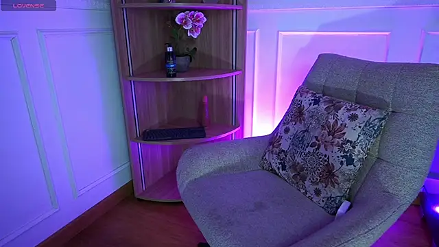 BrianaLane online show from 28, 7, 2026