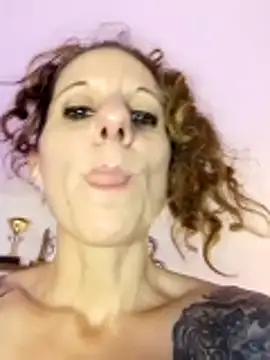 Snapshot of LauKiss chatting on 16, 4, 2026 LauKiss online show from 16, 4, 2026