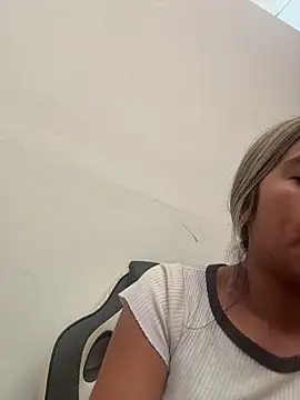 Snapshot of Kimmiebellarie chatting on 22, 4, 2026 Kimmiebellarie online show from 22, 4, 2026