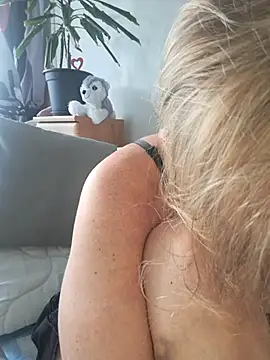 Blond lady czech online show from 25, 7, 2026