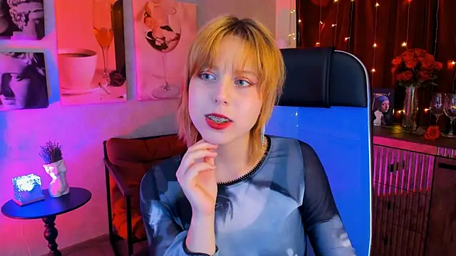 VivienneHebert online show from 19, 4, 2026