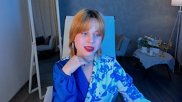 Snapshot of VivienneHebert chatting on 25, 4, 2026 VivienneHebert online show from 25, 4, 2026