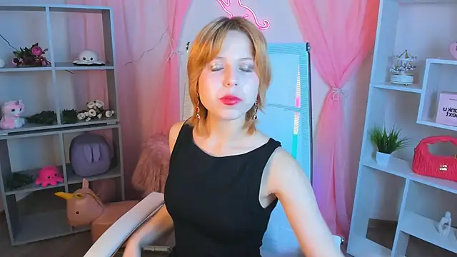 Snapshot of VivienneHebert chatting on 27, 4, 2026 VivienneHebert online show from 27, 4, 2026