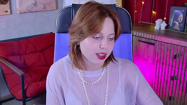 Snapshot of VivienneHebert chatting on 2, 6, 2026 VivienneHebert online show from 2, 6, 2026