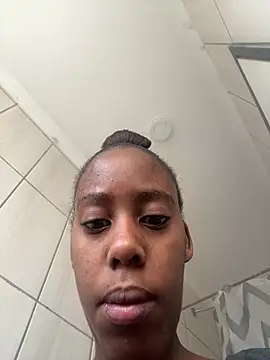 petite bee online show from 20, 7, 2026