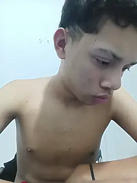 Snapshot of curious_straight_guy chatting on 26, 5, 2026 curious straight guy online show from 26, 5, 2026