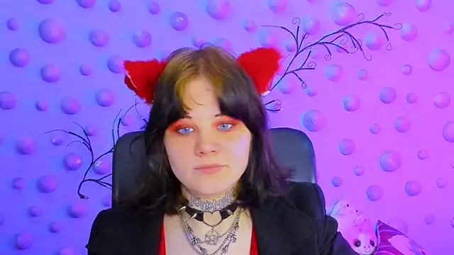 nikki kiss  online show from 29, 4, 2026