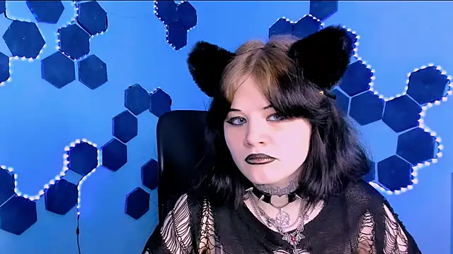 nikki kiss  online show from 8, 5, 2026