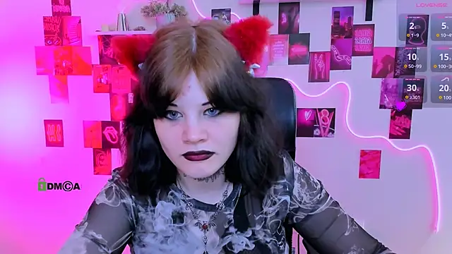nikki kiss  online show from 14, 5, 2026
