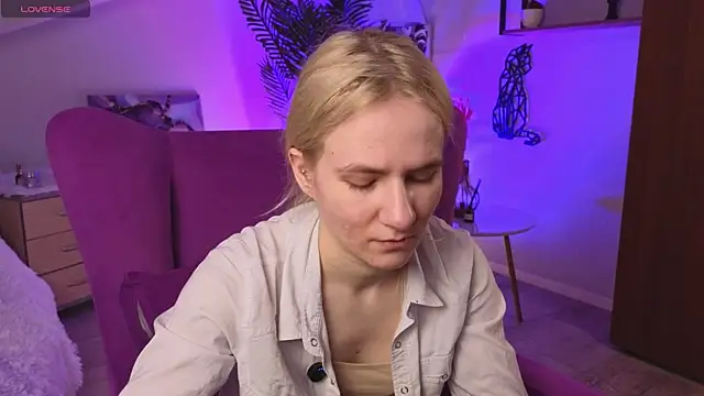 Snapshot of PennyLavertu chatting on 15, 4, 2026 PennyLavertu online show from 15, 4, 2026