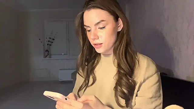 LeishaRocher online show from 18, 4, 2026