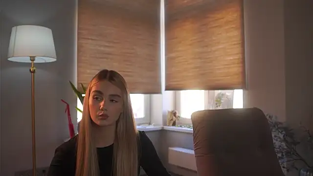 Snapshot of LinDarrisaw chatting on 15, 4, 2026 LinDarrisaw online show from 15, 4, 2026