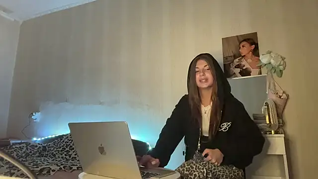 Alice Princesz online show from 28, 4, 2026