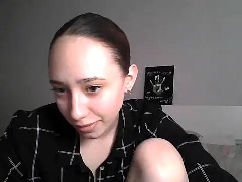Snapshot of DarkMirel chatting on 7, 5, 2026 DarkMirel online show from 7, 5, 2026
