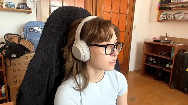 PillowPeachX online show from 22, 4, 2026