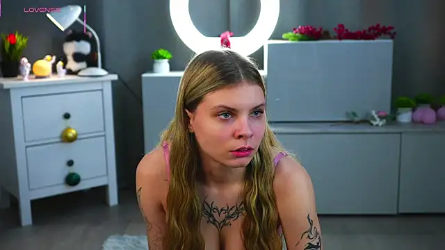 Snapshot of LesleeOpenshaw chatting on 15, 4, 2026 LesleeOpenshaw online show from 15, 4, 2026