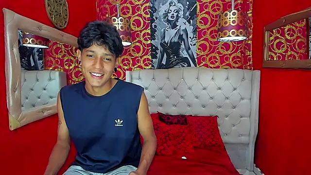 straightyoungpein online show from 18, 4, 2026