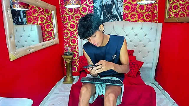 straightyoungpein online show from 26, 4, 2026