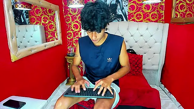 straightyoungpein online show from 28, 4, 2026