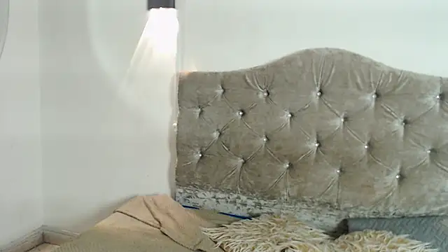 hinataleecss online show from 24, 4, 2026