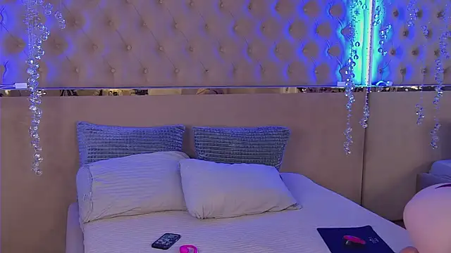 -RoxyDoll- online show from 13, 7, 2026