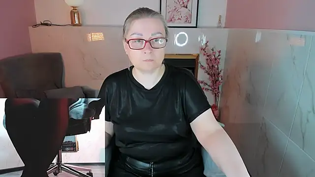 Snapshot of Alexandra_Kind chatting on 1, 5, 2026 Alexandra Kind online show from 1, 5, 2026