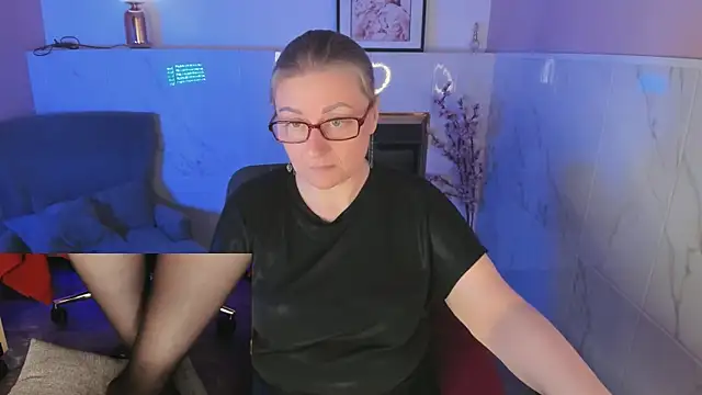 Snapshot of Alexandra_Kind chatting on 3, 5, 2026 Alexandra Kind online show from 3, 5, 2026