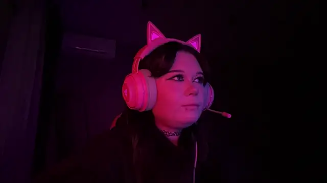 Snapshot of Alinalovelove chatting on 15, 4, 2026 Alinalovelove online show from 15, 4, 2026