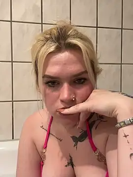 BlondeChaya online show from 23, 4, 2026