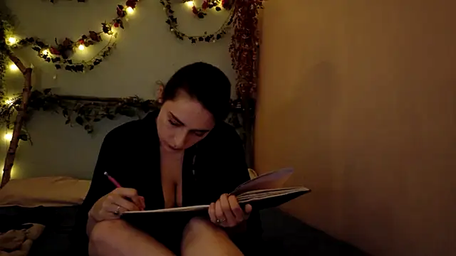 Snapshot of missclochette chatting on 30, 4, 2026 missclochette online show from 30, 4, 2026